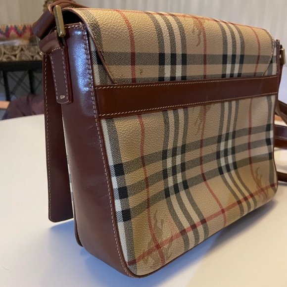Vintage BURBERRY check flap messenger / shoulder bag - Picture 2 of 15